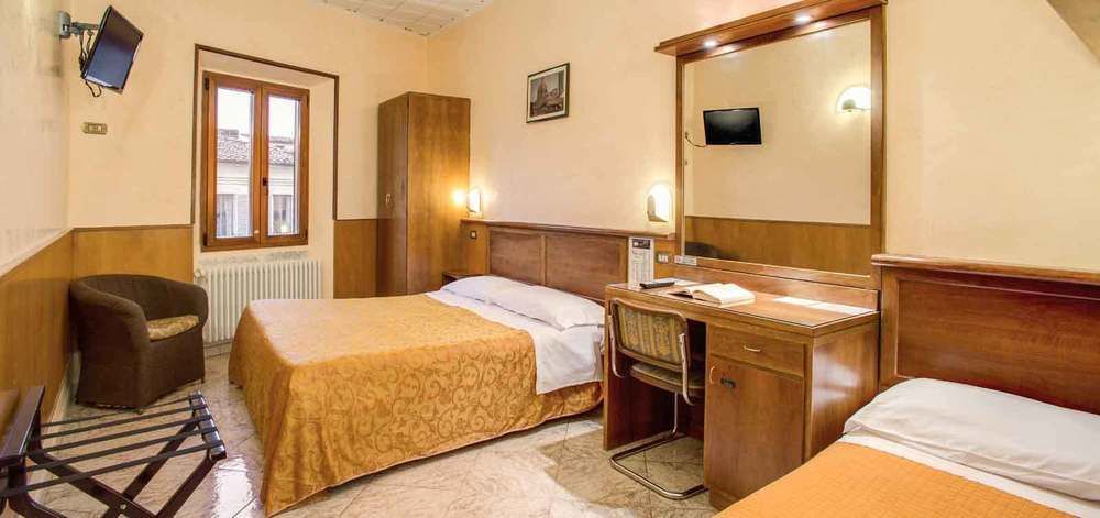Hotel Lorena ฟลอเรนซ์ ภายนอก รูปภาพ